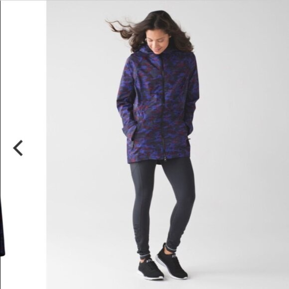 Lululemon Rain for Daze Jacket – Size 2 – Camo Purple Print - Picture 5 of 5